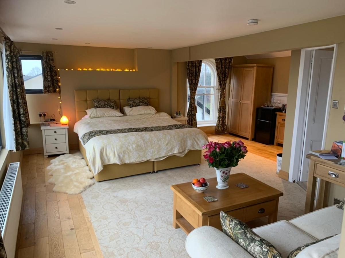The Penthouse Bowness Luxury Loft Jacuzzi Bath & Complimentary Lakeview Spa Membership מראה חיצוני תמונה