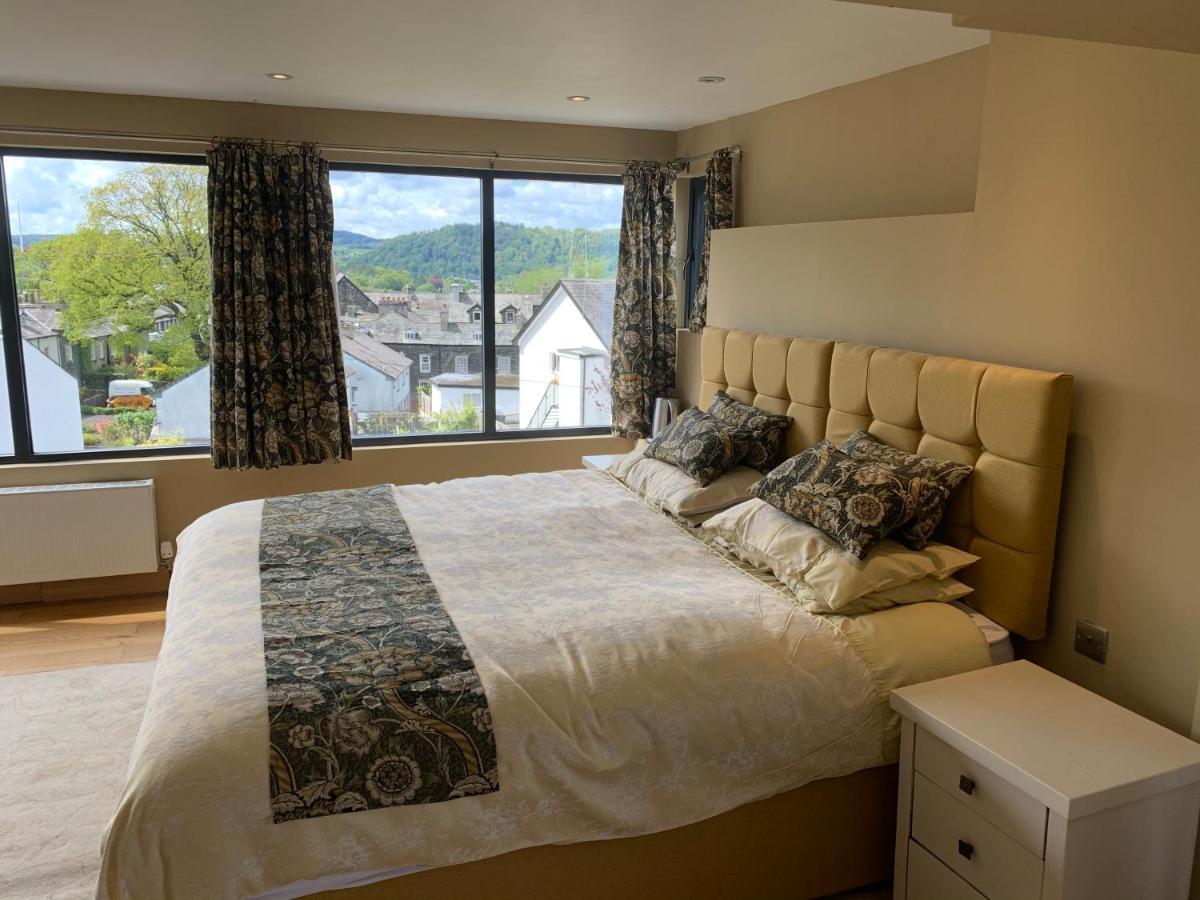 The Penthouse Bowness Luxury Loft Jacuzzi Bath & Complimentary Lakeview Spa Membership מראה חיצוני תמונה