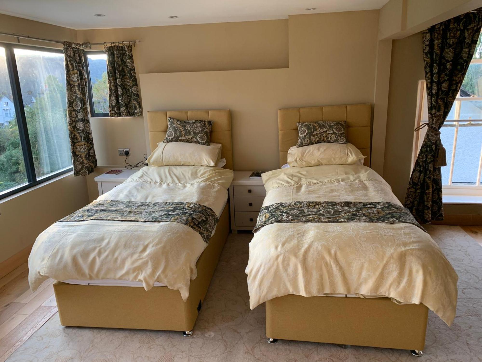 The Penthouse Bowness Luxury Loft Jacuzzi Bath & Complimentary Lakeview Spa Membership מראה חיצוני תמונה