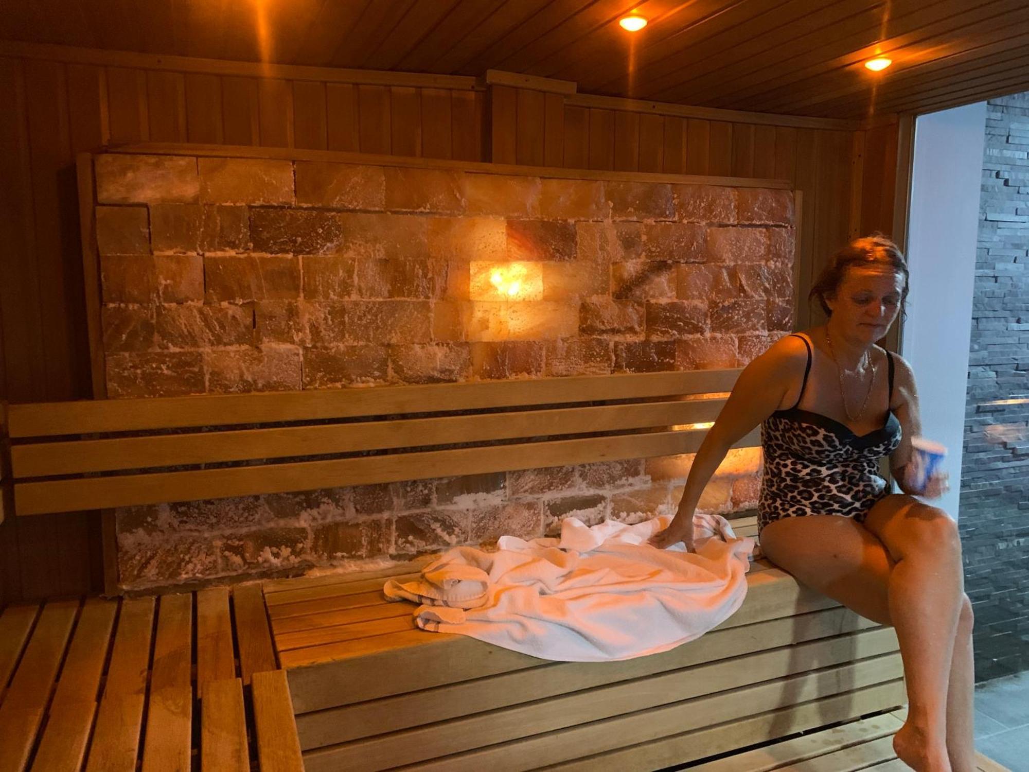 The Penthouse Bowness Luxury Loft Jacuzzi Bath & Complimentary Lakeview Spa Membership מראה חיצוני תמונה