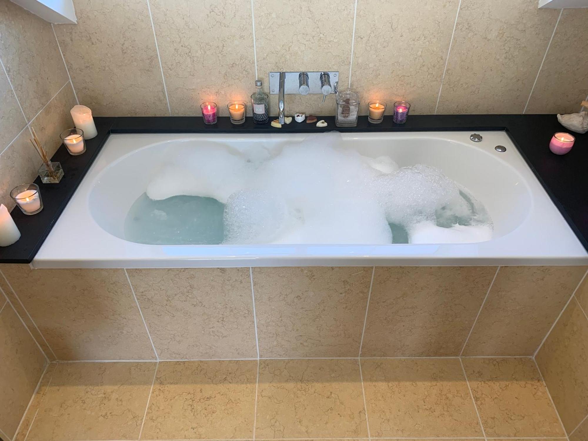 The Penthouse Bowness Luxury Loft Jacuzzi Bath & Complimentary Lakeview Spa Membership מראה חיצוני תמונה